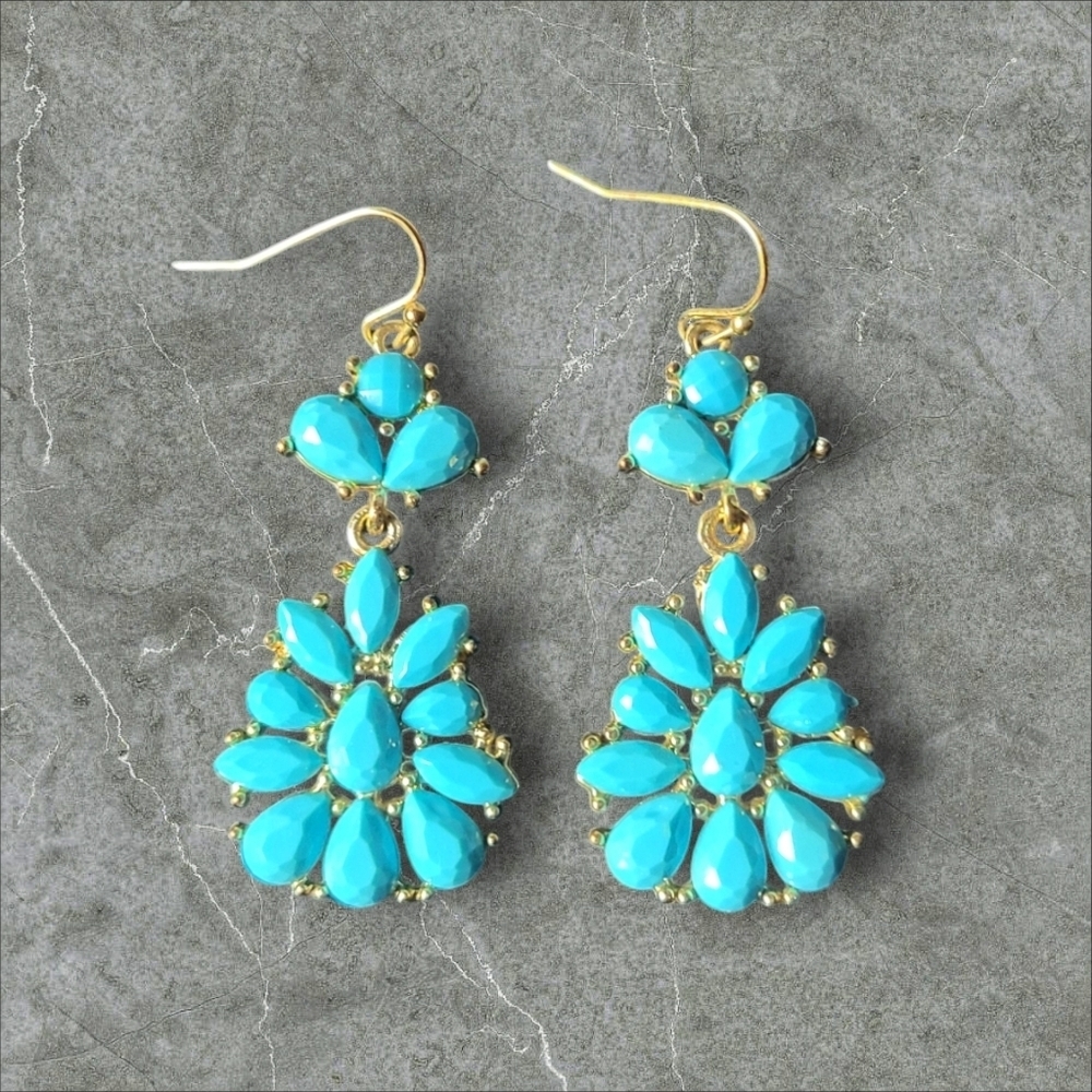 Avon  fuax Turquoise Floral Drop Earrings